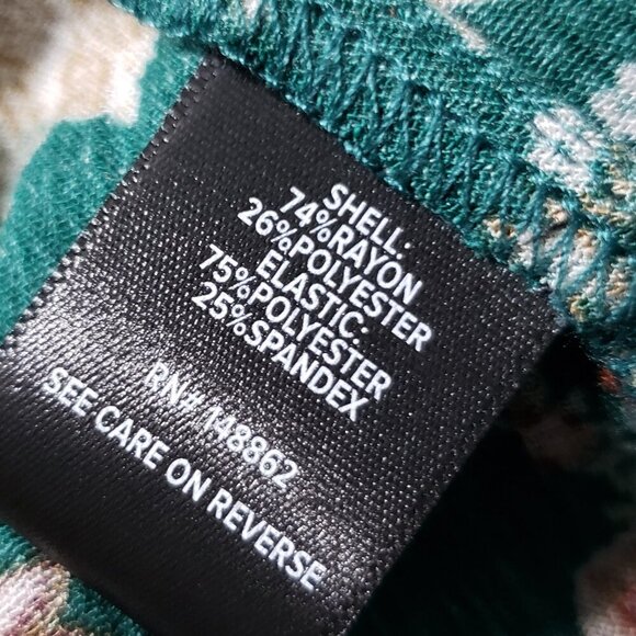 Torrid  Green & Brown Floral Smocked Tunic Blouse  Ruffles on shoulders  Size 2 - Picture 5 of 5